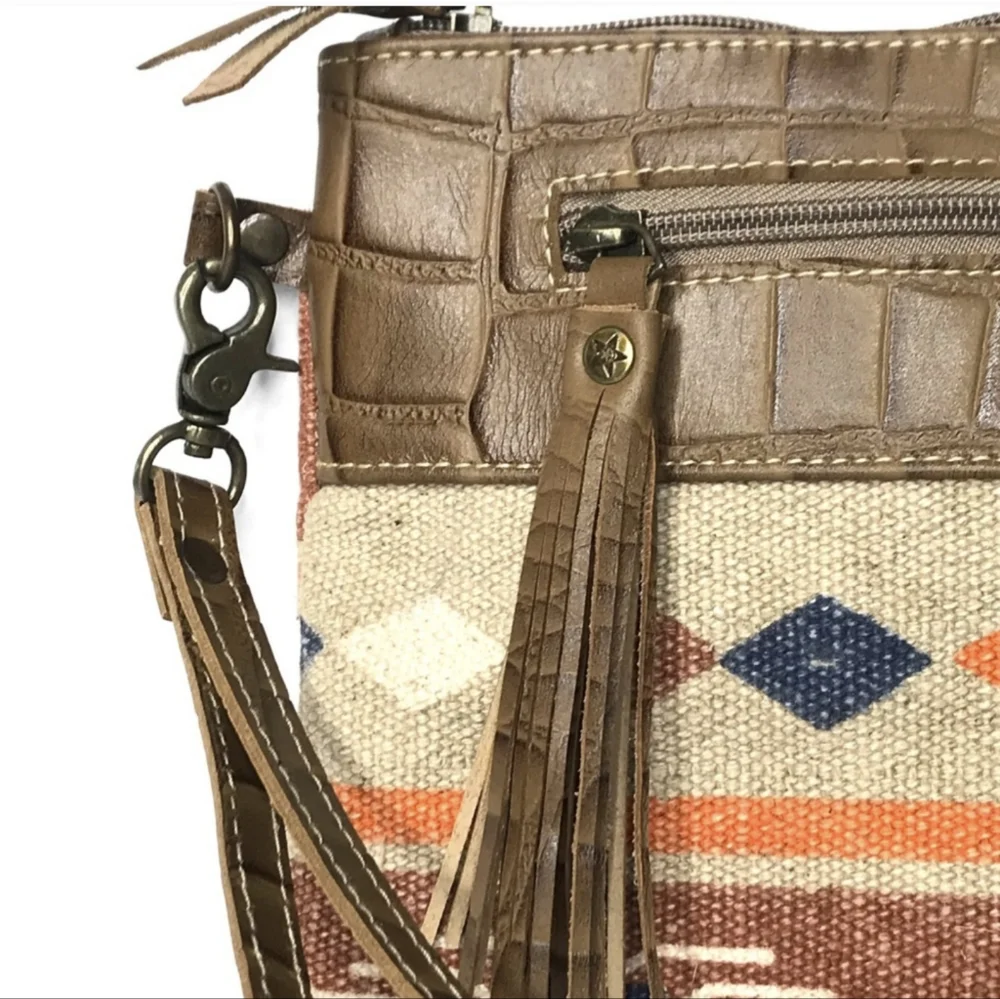 LAST ONE! Gorgeous Handmade Genuine Leather and Aztec Canvas Clutch - Picture 5 of 6